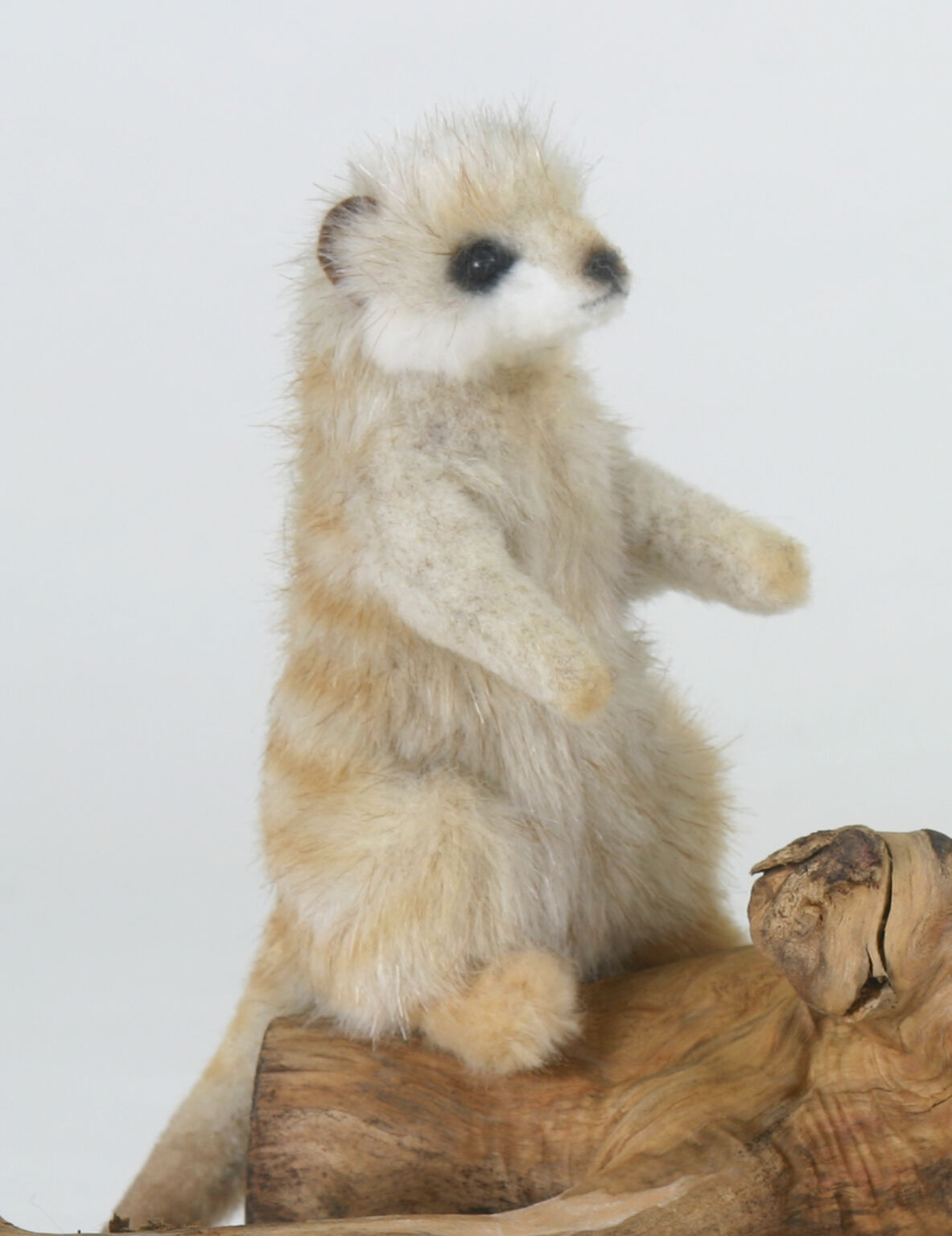 Hakbijl lang 80 cm (foam) realistisch filmattribuut prop accessoire
