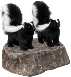 Mooie Animatronic 2 stinkdieren op rots kopen